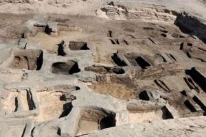 エジプト最後の王朝の遺物が、墓の中から発見される【画像】