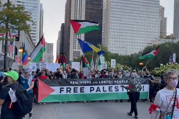 「イスラエルへの武器支援をやめろ！」米民主党全国大会で大規模抗議活動