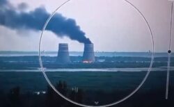 ウクライナのザポリージャ原発から黒煙、ロシア軍が火災を発生させた可能性