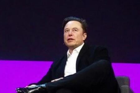 イーロン・マスク、英暴動に関しフェイクニュースをシェアしてしまう