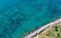 イタリアで海底に沈んだ神殿を発見、2000年前に建てられた可能性