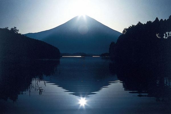 富士山にまだ雪がない！130年前の観測開始以来、初冠雪が最も遅い記録を更新