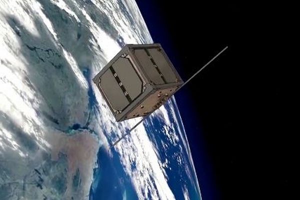 日本で作られた世界初の木造人工衛星、打ち上げに成功