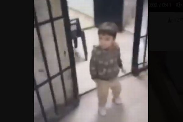 シリアのサイドナヤ刑務所で幼児を発見！反政府勢力が解放中に目撃【動画】