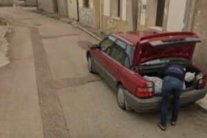 Googleストリートビューに死体を車に積む男が写っていた！警察が発見し事件解決へ