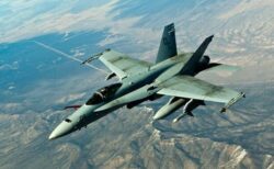 米海軍の戦闘機「F/A-18」がイエメンを攻撃中、紅海で撃墜される