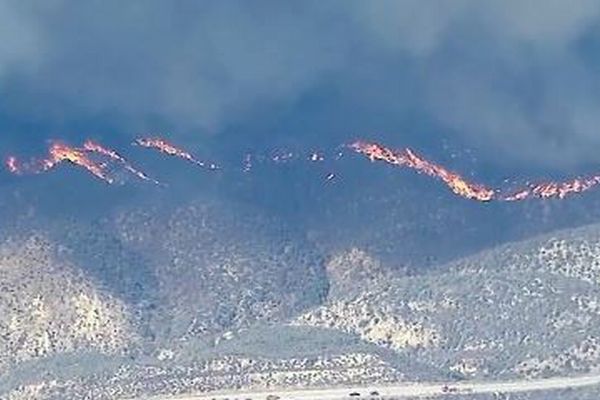 ロサンゼルスで新たな山火事が発生、数万人が避難