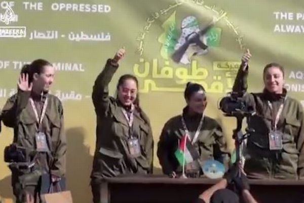 「ハマス」がイスラエルの女性兵士4人を解放、200人のパレスチナ人も釈放