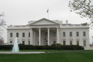 イスラエルのネタニヤフ首相がトランプ大統領と会談、休戦の第2段階の行方は?