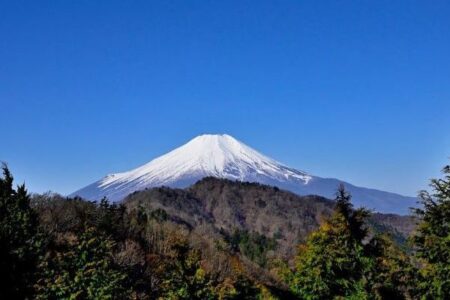 富士山で救助された中国人男性、携帯を探しに山へ戻り、再び救助される