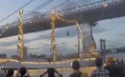 メキシコ海軍の帆船がNY市のブルックリン橋に衝突、2名が死亡