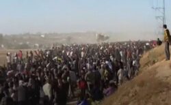ガザ地区の配給センターでイスラエル兵が人々に向けて銃撃、20人が負傷