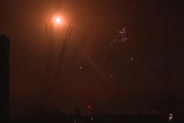 パキスタンがインドの軍事目標をミサイル攻撃、全面戦争への懸念が高まる