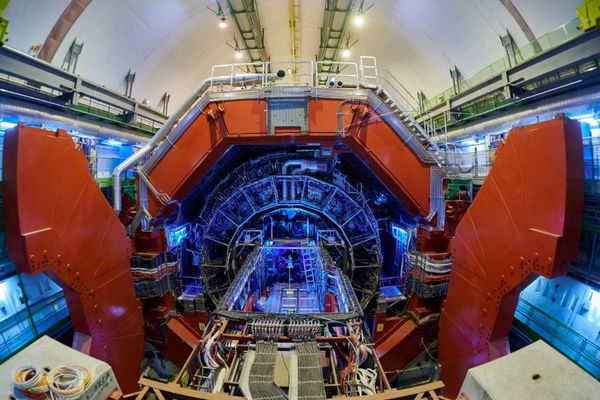 まさに現代の錬金術!科学者が加速器を使い、鉛を金に換えることに成功