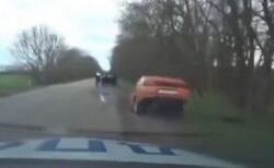 ロシアで警察に追跡された運転手、真っ二つに割れた車で逃走【動画】