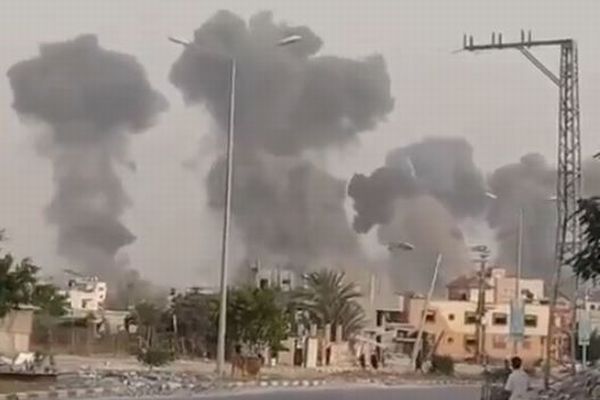 イスラエル軍、ガザ地区の病院をバンカーバスターで爆撃、多数が死亡