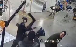 中国でヒト型ロボットが人間を攻撃？暴れまわる様子が怖すぎる【動画】