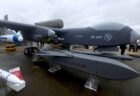 中国軍が巨大なドローン空母を開発、小型UAVを最大100機搭載可能