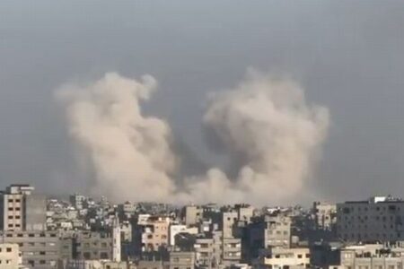 イスラエル軍の攻撃によりガザ地区で80人が死亡、29人が餓死
