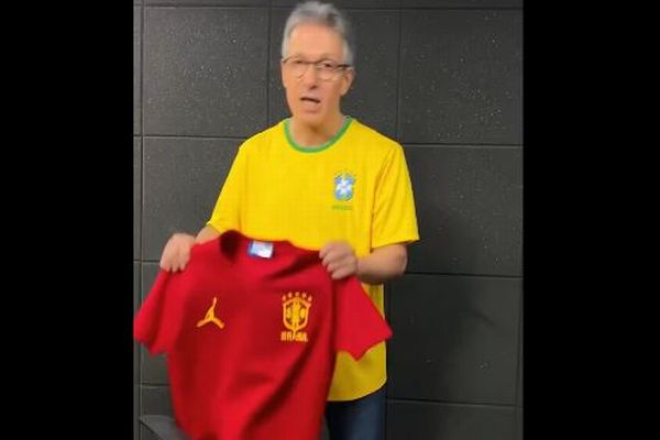 ブラジル・サッカー代表のユニフォームが赤になる?多くの人が反対し物議に