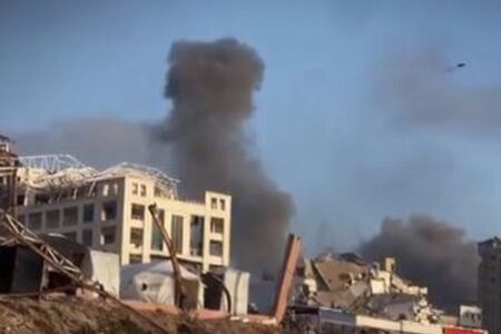 イスラエル軍の攻撃により、ガザ地区で66人が死亡、支援物資の搬入はごくわずか