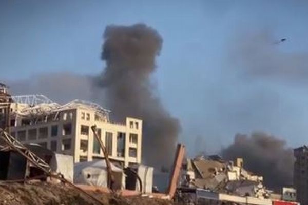 イスラエル軍の攻撃により、ガザ地区で66人が死亡、支援物資の搬入はごくわずか
