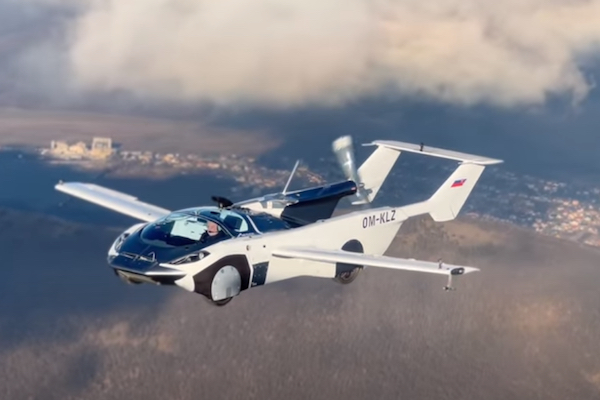 世界初の量産型空飛ぶクルマ、来年始めに発売