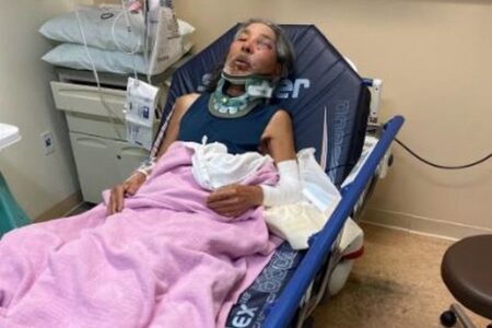 日系アメリカ人の教授、車に衝突され、人種差別的な言葉を浴びせられる