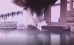 ウクライナ軍がクリミアとロシアを結ぶ橋を攻撃、水中で大爆発【動画】