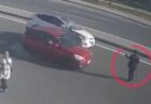 高速道路を横断しようとした男性、奇跡的に命拾いをする【動画】