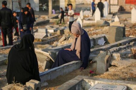 イスラエル軍の攻撃によりガザ地区で42人が死亡、支援物資も搬入できず