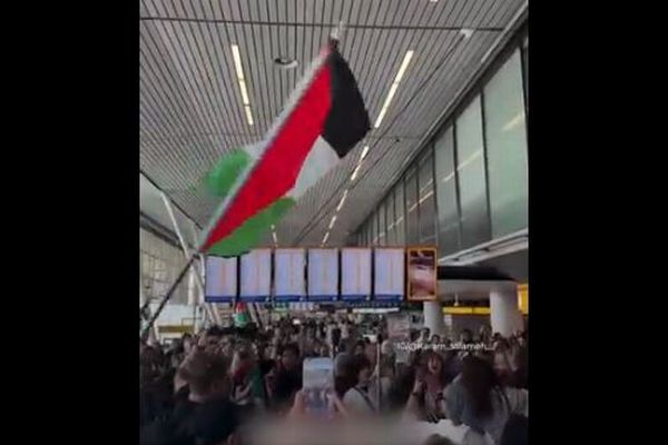 エジプト政府、ガザ地区へ向かっていた活動家数十人を拘束、国外追放
