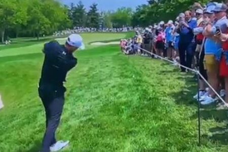 あわや大怪我！ゴルフ選手の打ったボールが、観客の頭上すれすれに飛んでいく【動画】
