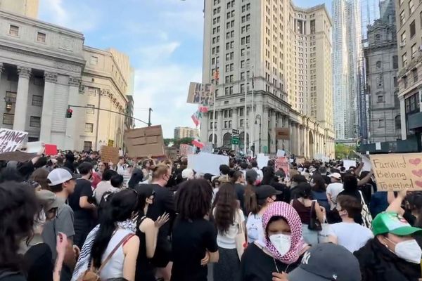 全米各地に反ICEのデモが拡大、ロスでは夜間外出禁止令を発令