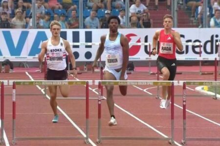 陸上の世界大会で、競技中に男子ハードル選手の性器が露出、見事優勝