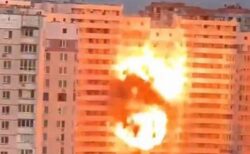 ロシア軍がウクライナの首都にミサイル攻撃、9階建ての住宅に直撃し、多数が死亡