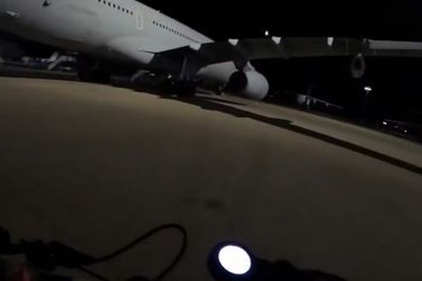親パレスチナの団体、英空軍基地に侵入し、航空機を損傷させる【動画】