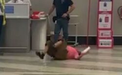 中国人の女性、イタリアの空港で床に倒れてダダをこねる【動画】