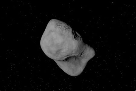 巨大小惑星が月に衝突し、地球に破片が飛来する可能性