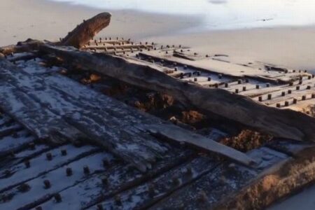 スコットランドで少年によって発見された難破船、18世紀の軍艦だと判明