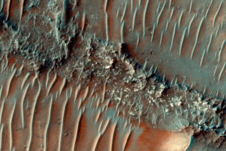火星は想像以上に水が豊かだった？1万6000kmに及ぶ川床の痕跡を発見