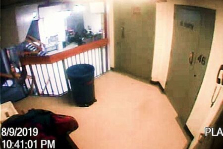 エプスタイン元被告が自殺する直前の動画、3分間削除されていた可能性
