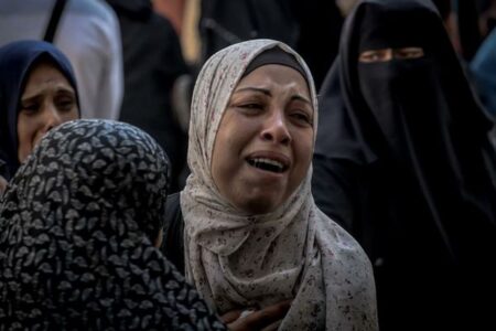 イスラエル軍の攻撃により、ガザ地区で42人のパレスチナ人が死亡
