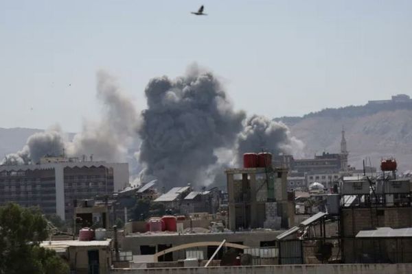 イスラエル軍がシリアの大統領官邸付近や国防省を空爆、3人が死亡、34人が負傷