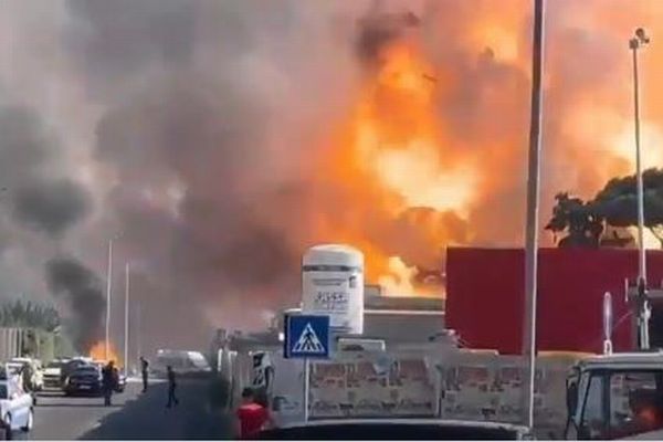 ローマでガソリンスタンドが大爆発、少なくとも50人が負傷【動画】