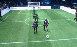 中国で、ロボットによる3人制サッカーの試合が行われる