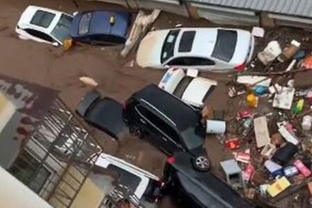 中国の北京で豪雨により大規模な洪水が発生、少なくとも38人が死亡