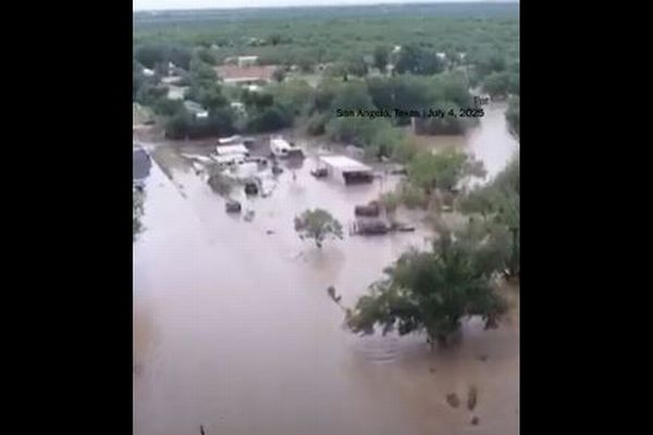 テキサス州で大規模な洪水、キャンプに参加していた子供を含む32人が死亡