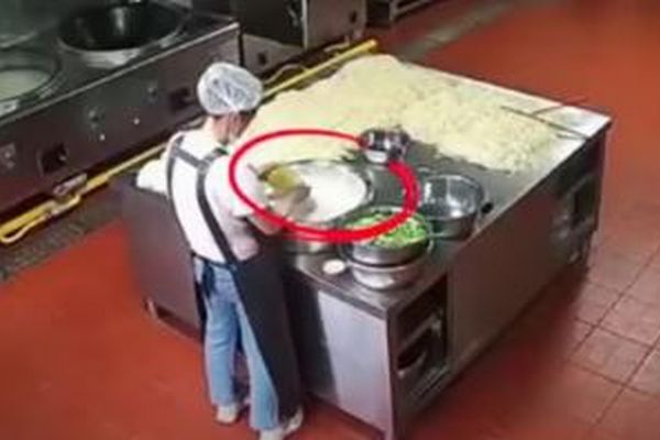 【中国】幼稚園の給食に食べられない着色料を混入、200人以上の子供たちが鉛中毒に
