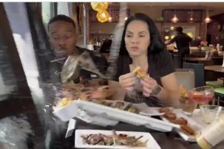 【話題の動画】食レポ中にSUV突入！ インフルエンサーは”無傷じゃなかった”